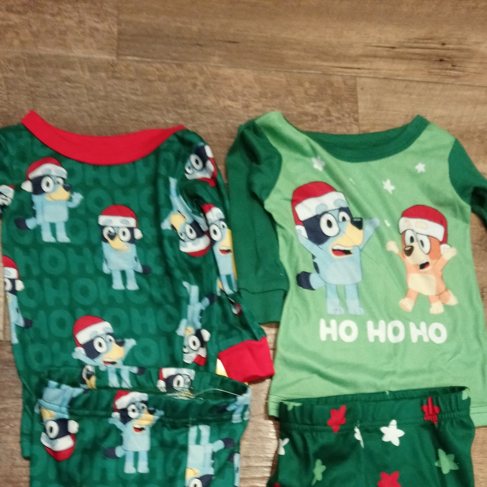 Bluey Christmas 2 pc pajamas. (18 Months) - Picture 3 of 3